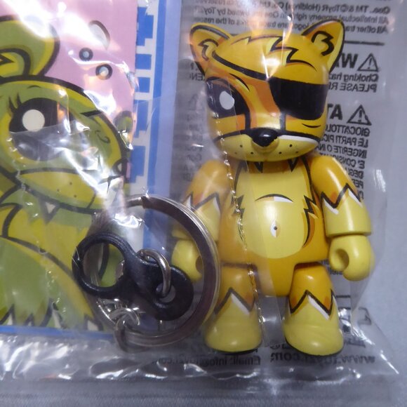 NEW 2006 TOXIC SWAMP SERIES CAT EYE PATCH KEYCHAIN JOE LEDBETTER - Picture 2 of 3